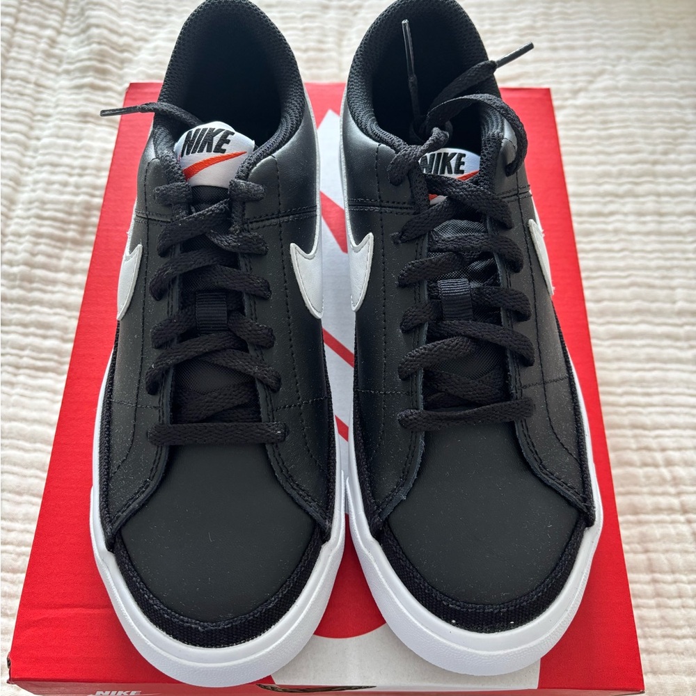 Nike Youth Black and White Low-Top Sneakers Court Legacy Size 4Y BRAND NEW!